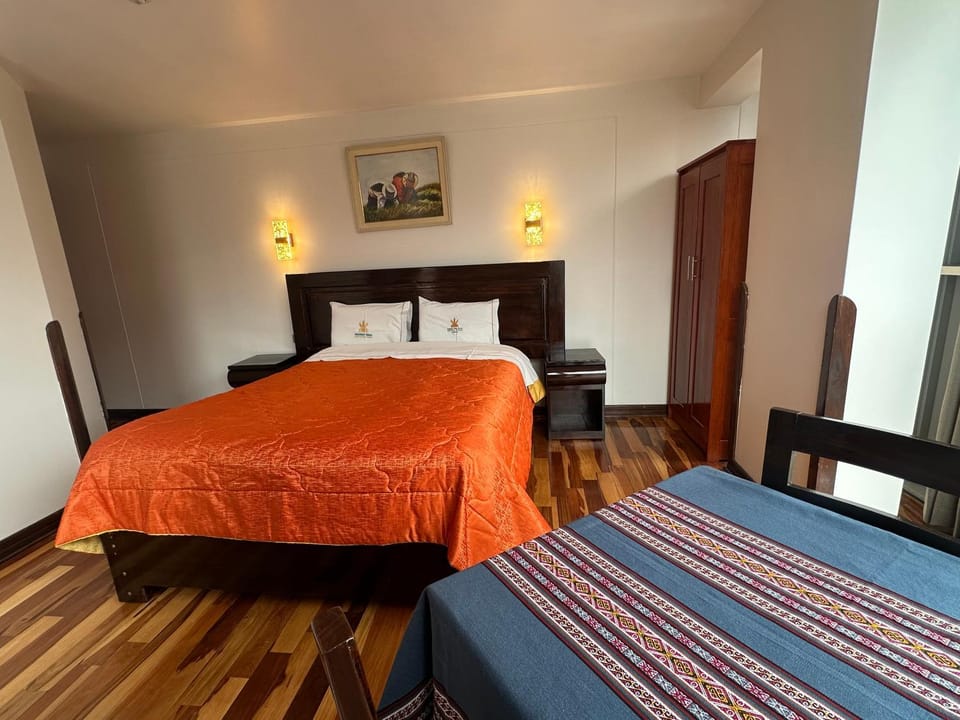 Bed, Photo of the whole room, Seating area, Bedroom
