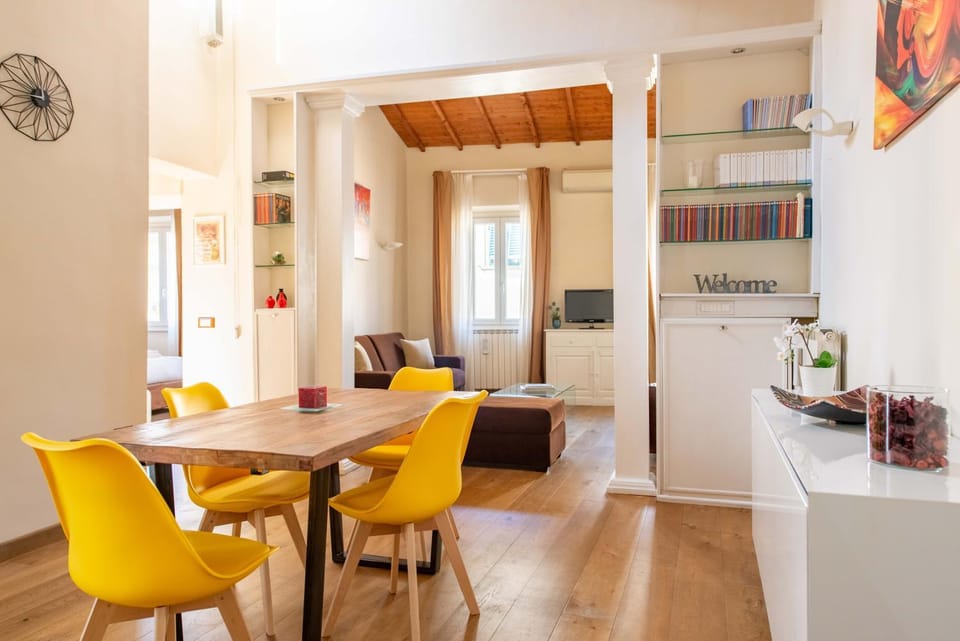 TV and multimedia, Living room, Seating area, Dining area