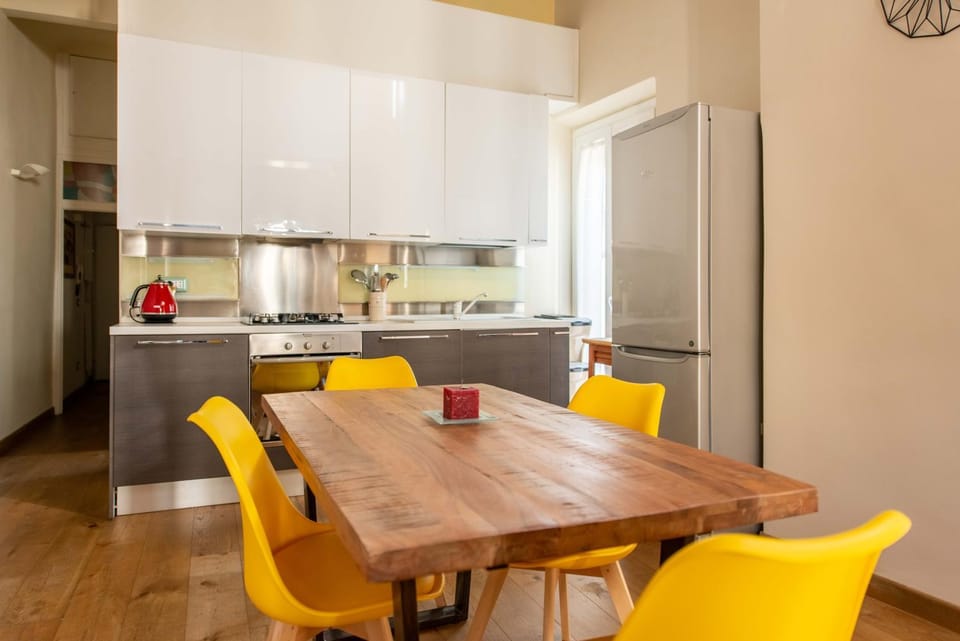 Kitchen or kitchenette, Seating area, Dining area, minibar, pet friendly
