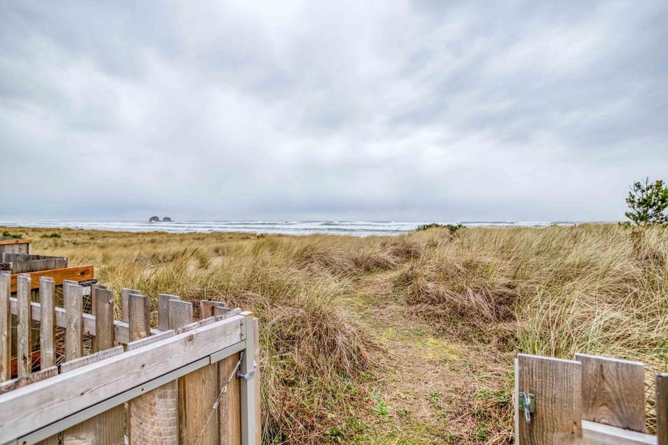 The Weather Gauge - Meredith Lodging House in Rockaway Beach