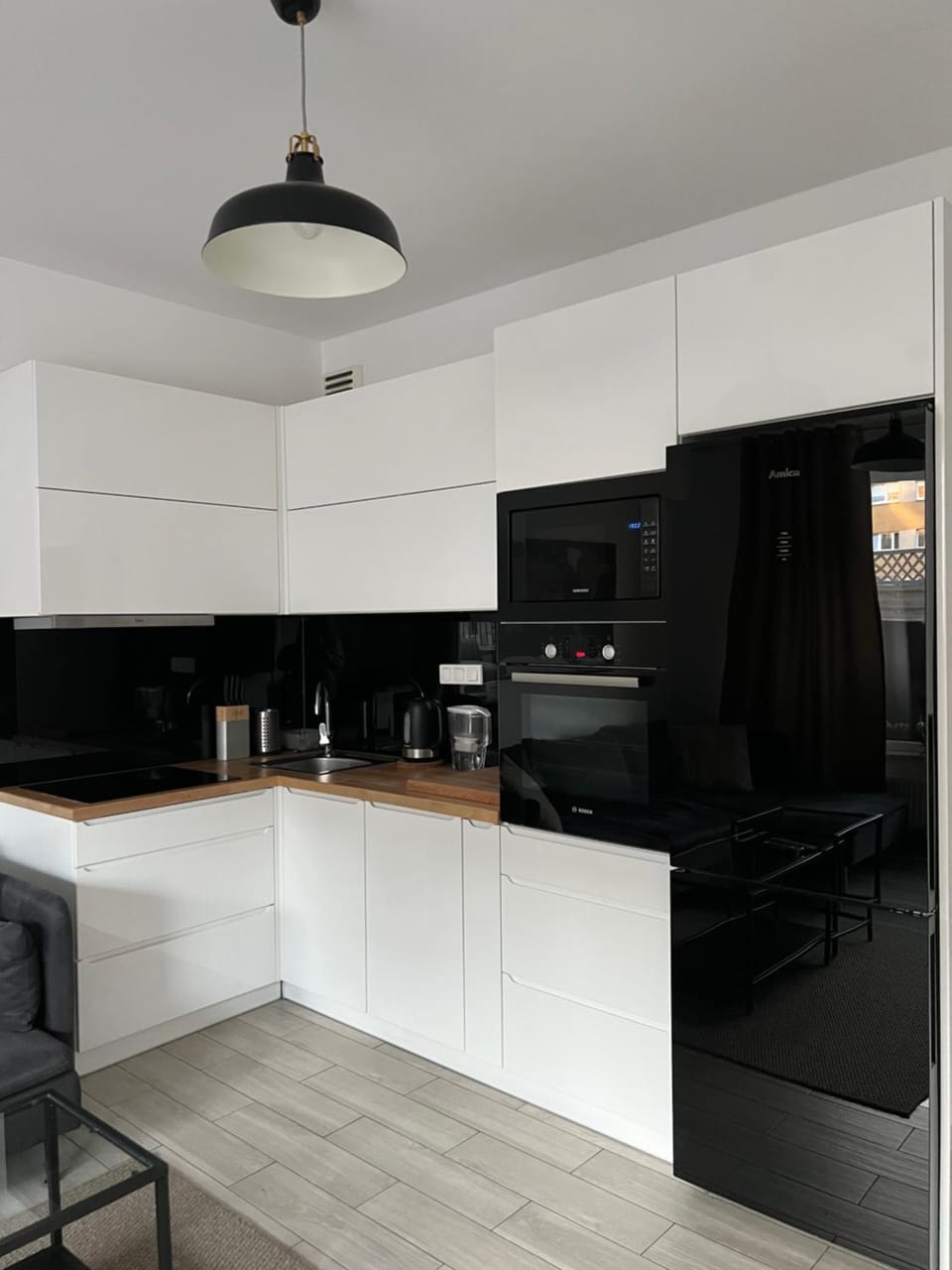 Kitchen or kitchenette, dishwasher, minibar, stove