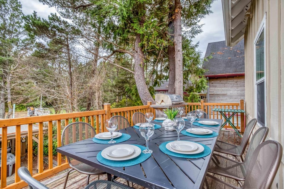 Sunset Beach Manor House in Lincoln Beach