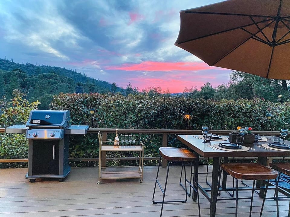 Patio, Natural landscape, BBQ facilities, Dining area, Mountain view, Sunset