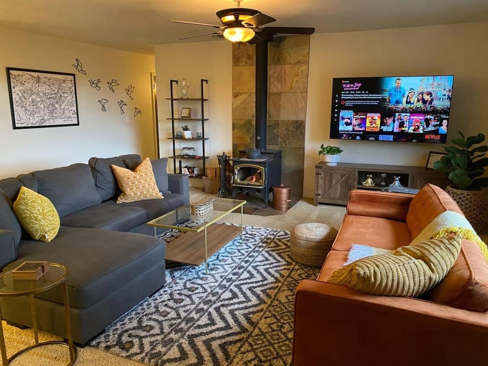TV and multimedia, Living room, Seating area