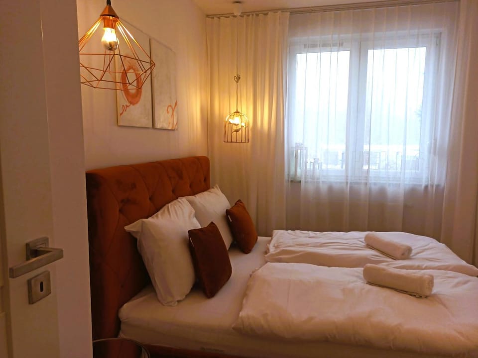 Bed, Bedroom, Guests