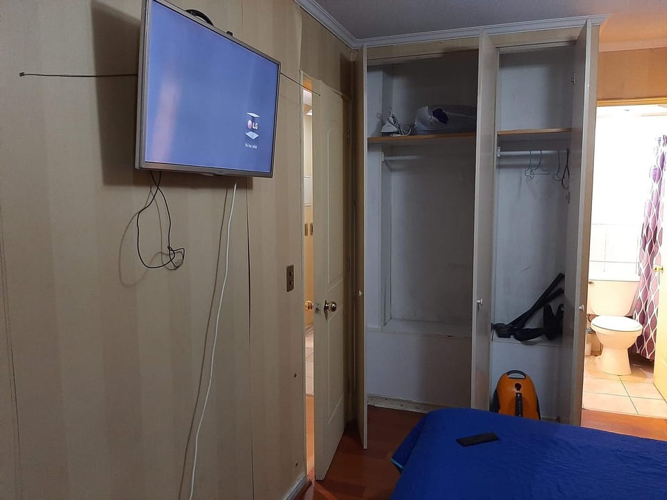 Photo of the whole room, Bedroom, wardrobe