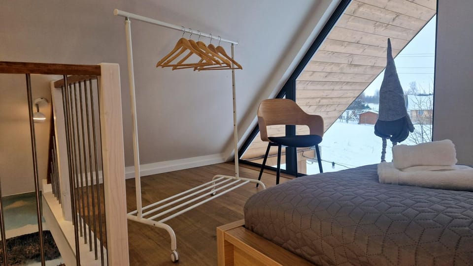 Bed, Photo of the whole room, Seating area, Bedroom