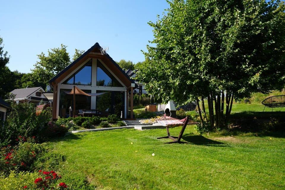 Property building, Spring, Day, Natural landscape, Garden, Garden view, sunbed