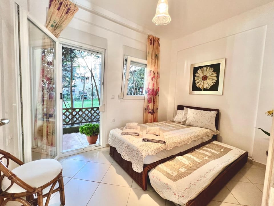 Bed, Balcony/Terrace, Photo of the whole room, Bedroom, towels