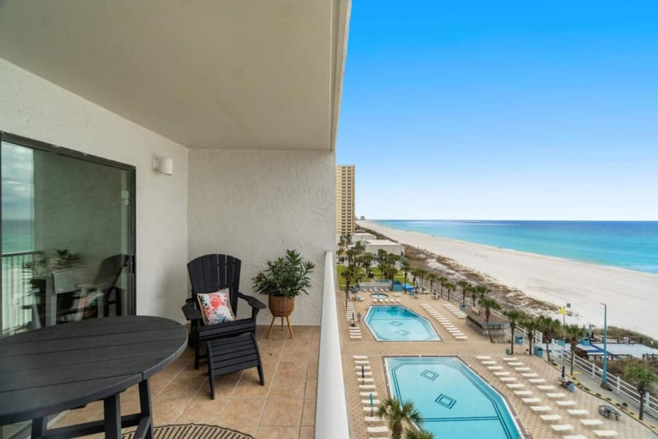 Summit 808 - Luxury Beach Resort Condo House in Upper Grand Lagoon