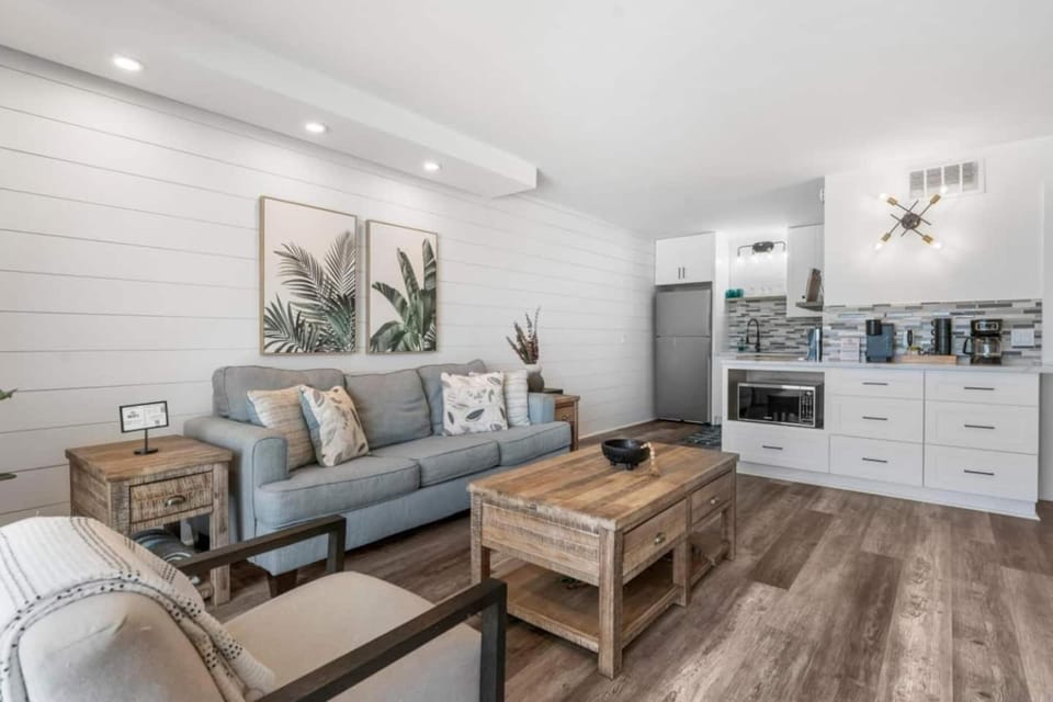 Summit 808 - Luxury Beach Resort Condo House in Upper Grand Lagoon