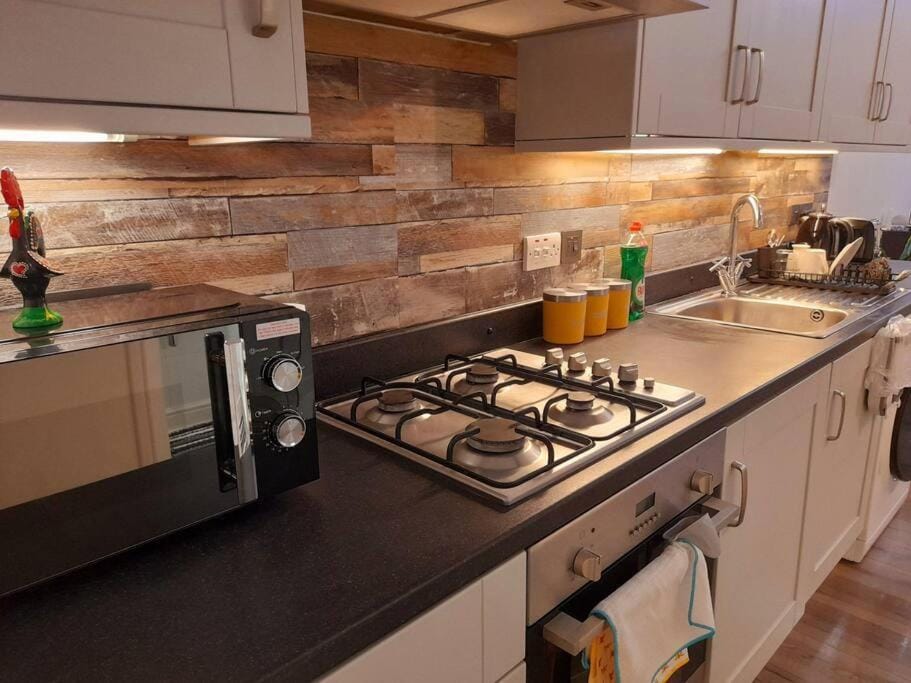 Modern flat near city centre. Apartment in Edinburgh