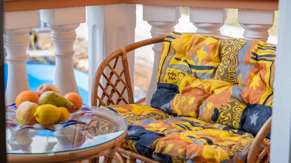 Seating area, Food