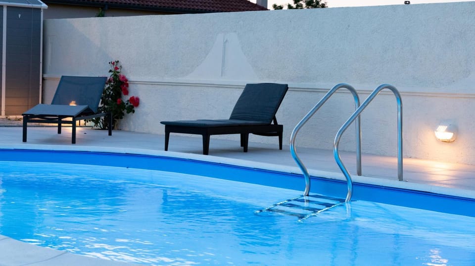 Swimming pool, Swimming pool