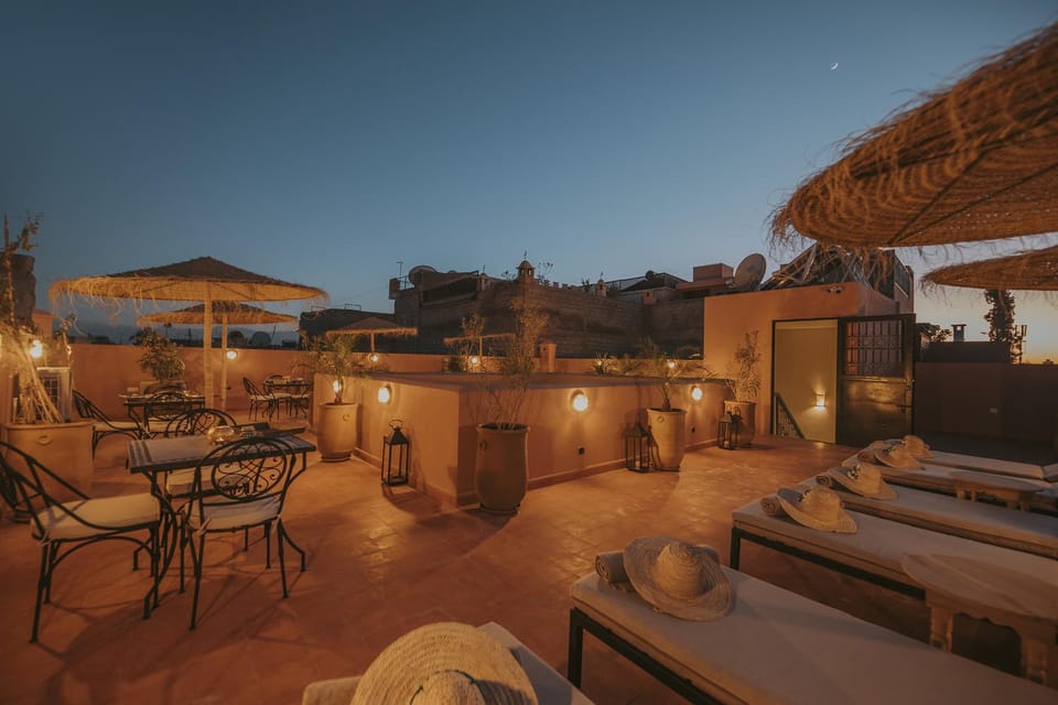 Restaurant/places to eat, Night, Balcony/Terrace