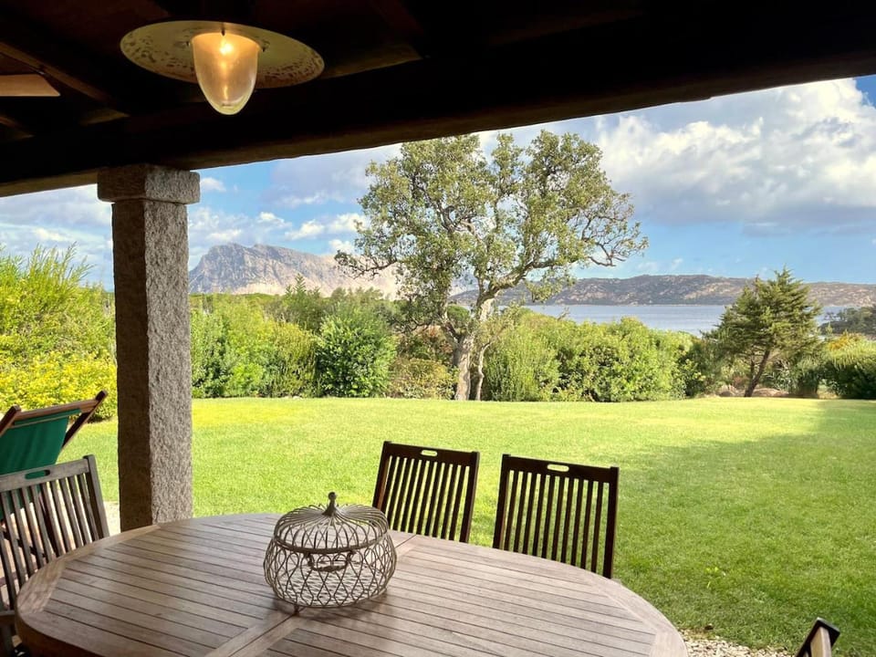 Patio, Natural landscape, Garden, Garden, View (from property/room), Balcony/Terrace, Dining area, Garden view, Sea view