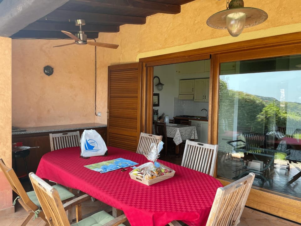 Patio, Day, View (from property/room), Balcony/Terrace, Living room, Food