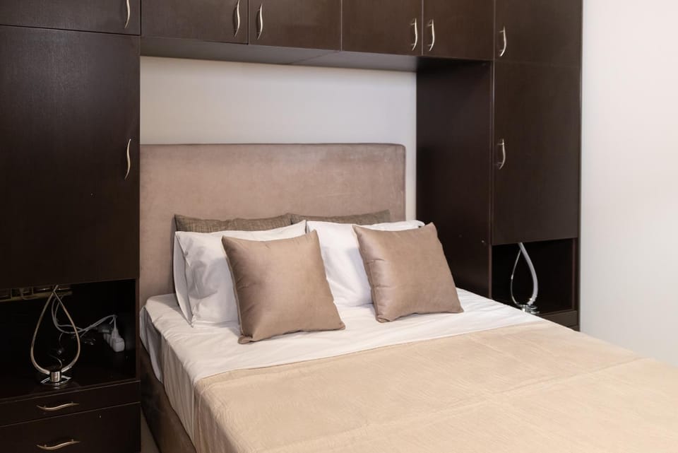 Bed, Photo of the whole room, Bedroom, wardrobe