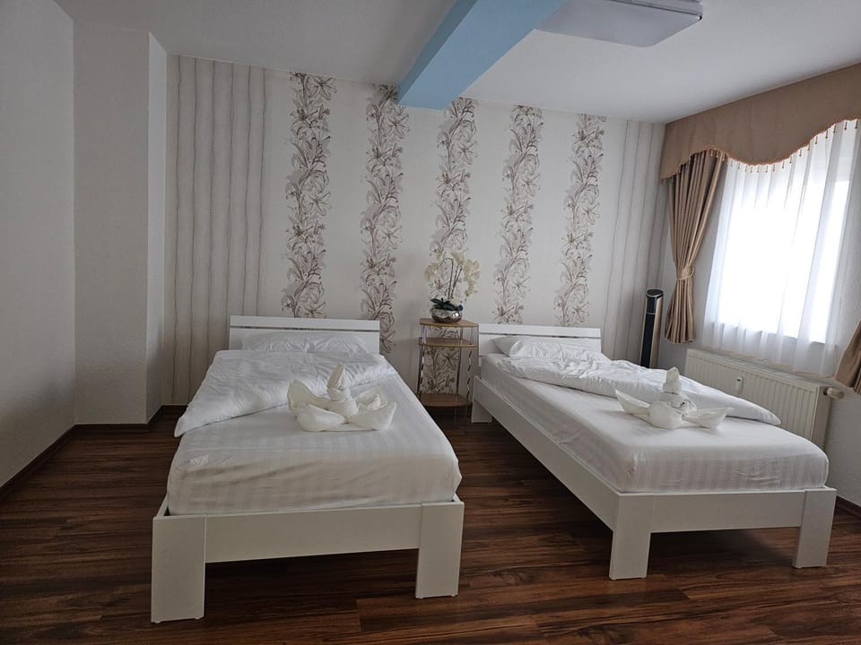 Käthe-Kollwitz - Straße 54, F3 Apartment in Thuringia, Germany