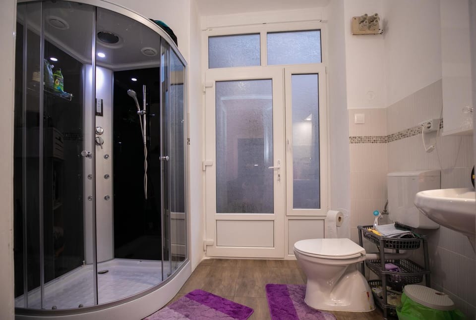 Shower, Bathroom, towels