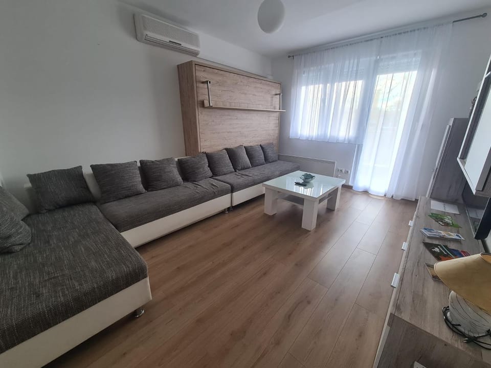 Bed, Living room, Seating area