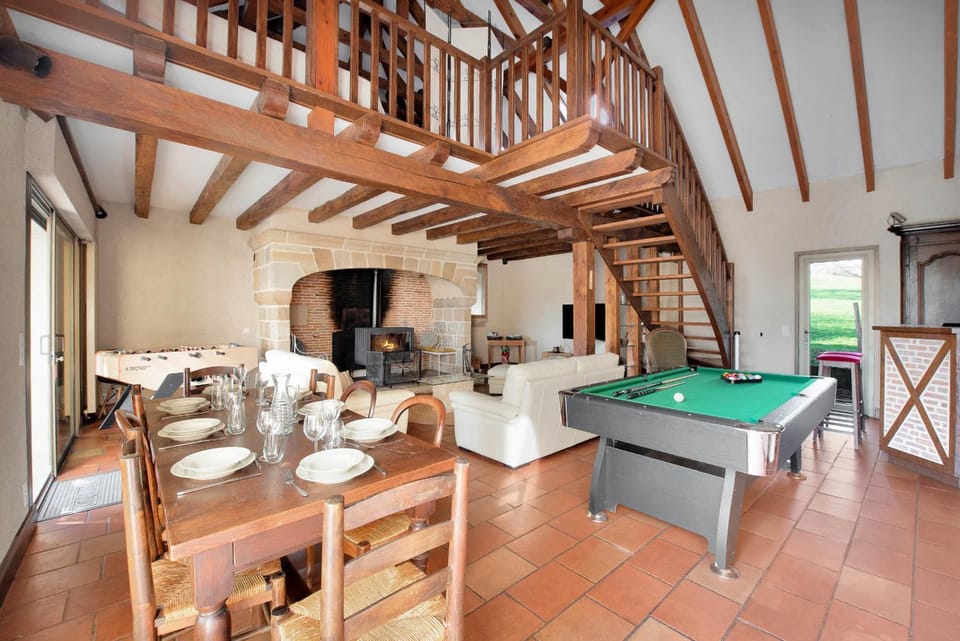 Billiard, Game Room, Living room, Seating area