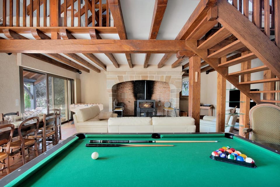 Billiard, Game Room, Living room, Seating area