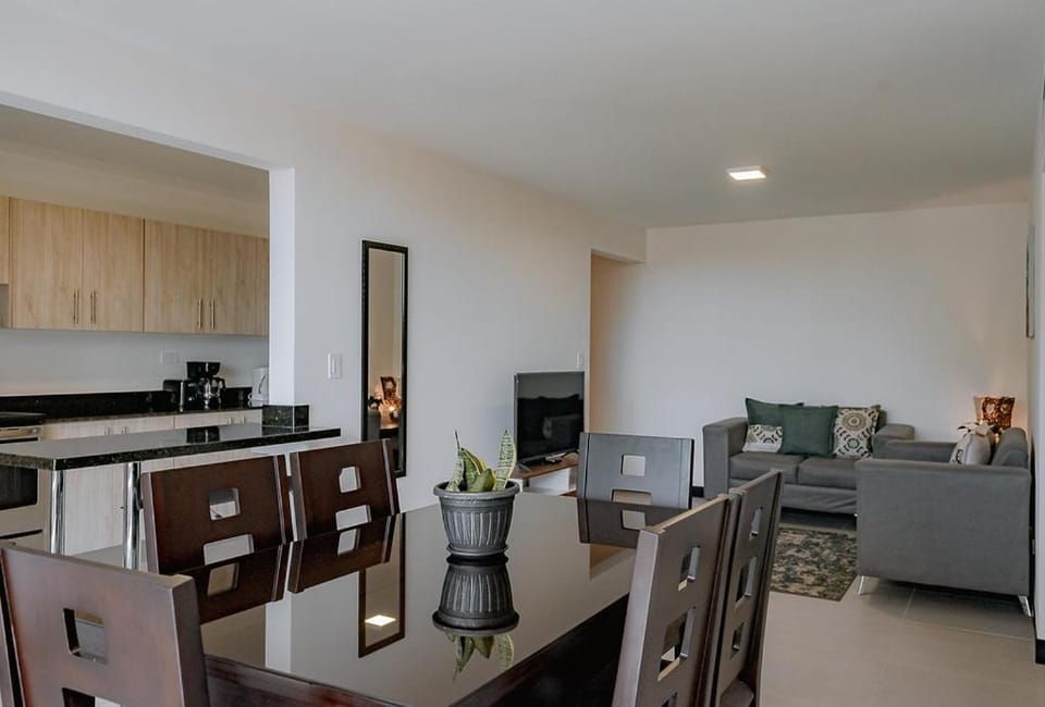 TV and multimedia, Living room, Seating area, Dining area