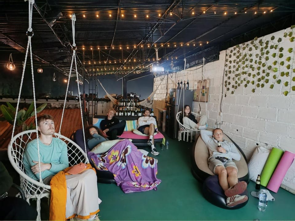 People, Balcony/Terrace, Evening entertainment, Entertainment, group of guests