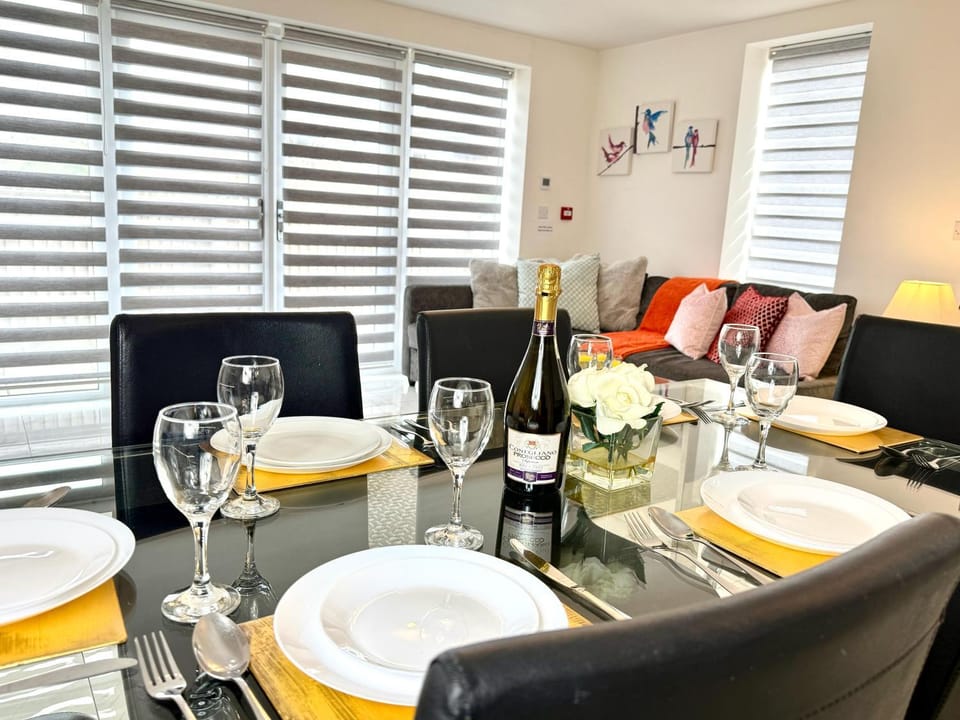 Seating area, Dining area