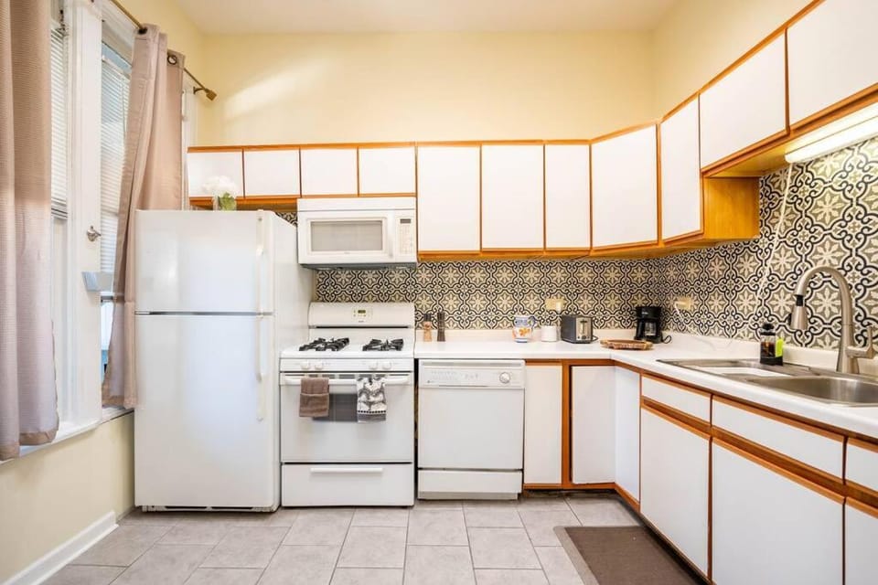 Lincoln Park 3 BR Penthouse Apartment in Lincoln Park