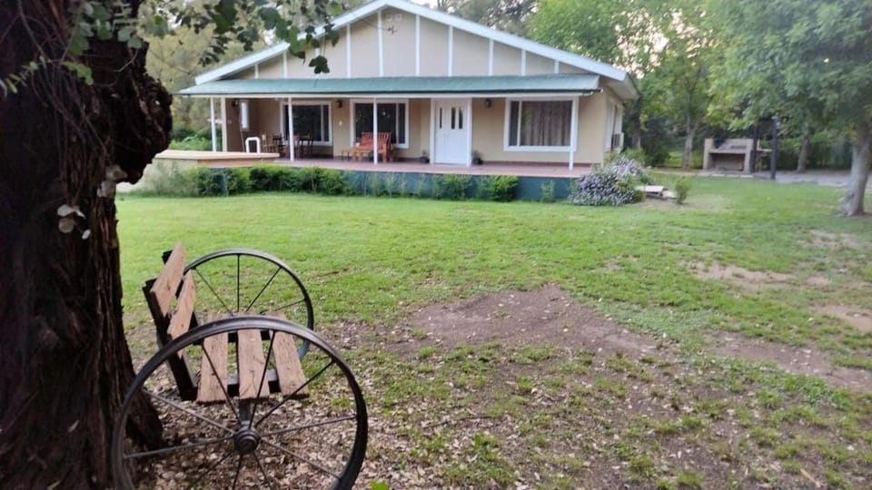 Las Marukas casas con pileta House in San Antonio de Areco