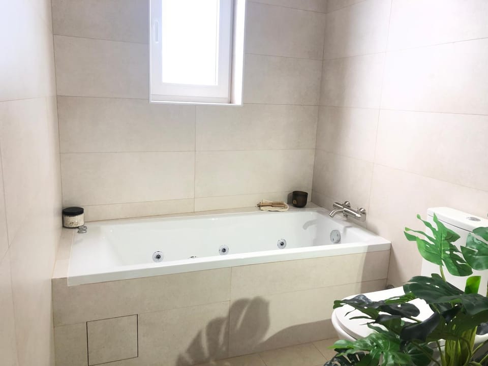 Hot Tub, Bath
