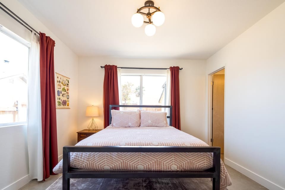 The RockHopper - Hot Tub, Fire Pit & Walk to Downtown JT! home House in Joshua Tree