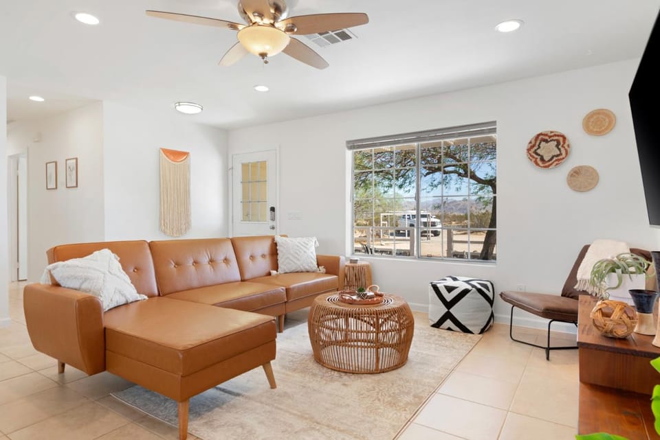 Golden Desert Ranch - Hot Tub, Fire Pit and BBQ! home House in Southern California