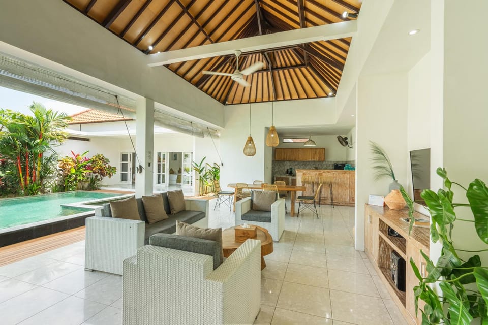 Modern 3 Bedrooms Villa Beach Walking Distance Villa in North Kuta