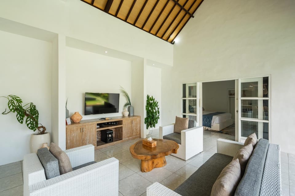 Modern 3 Bedrooms Villa Beach Walking Distance Villa in North Kuta