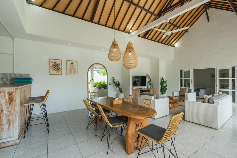 Modern 3 Bedrooms Villa Beach Walking Distance Villa in North Kuta
