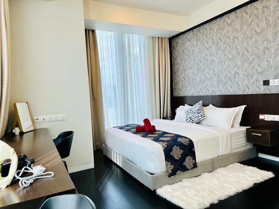 Bed, Bedroom, towels