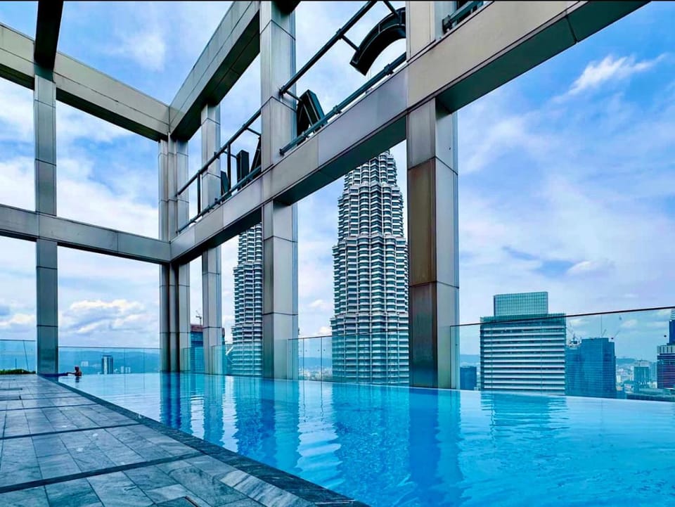 Property building, Day, Pool view, Swimming pool