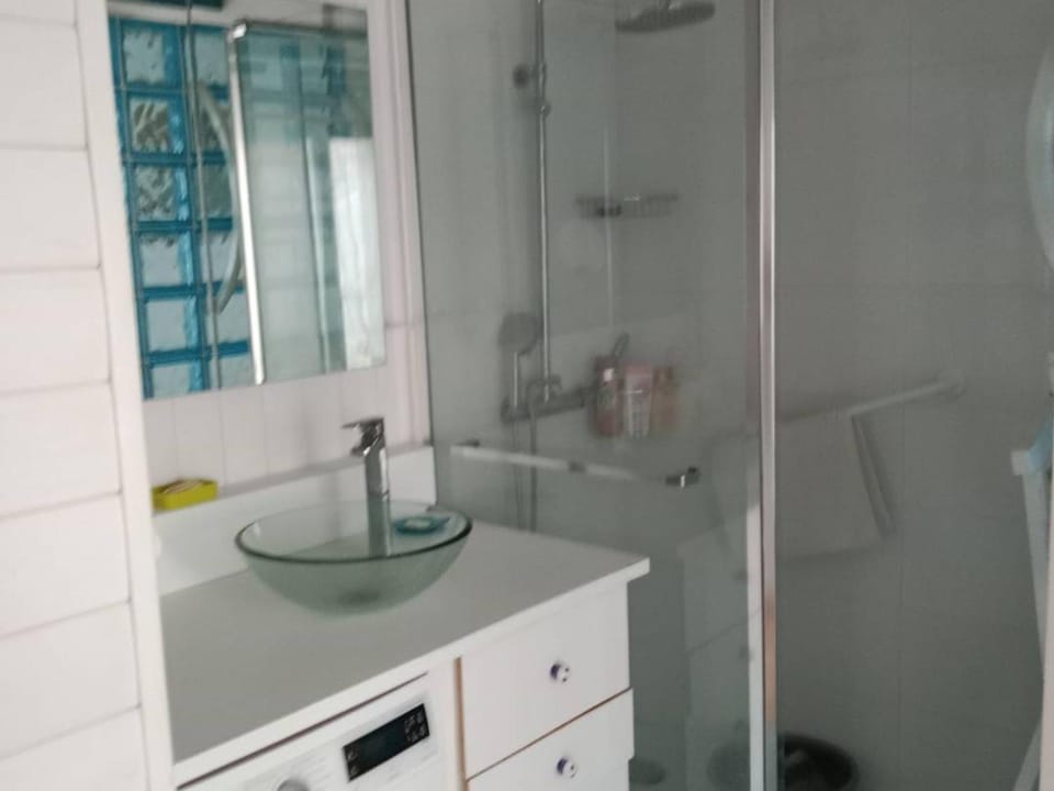 Appartement T2 avec Parking Privé et Balcon à Canet Plage - FR-1-696-21 Apartment in Canet-en-Roussillon