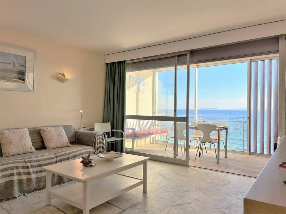 Appartement 2 pièces avec vue mer, plage à Cavalière - FR-1-251-434 Apartment in Le Lavandou