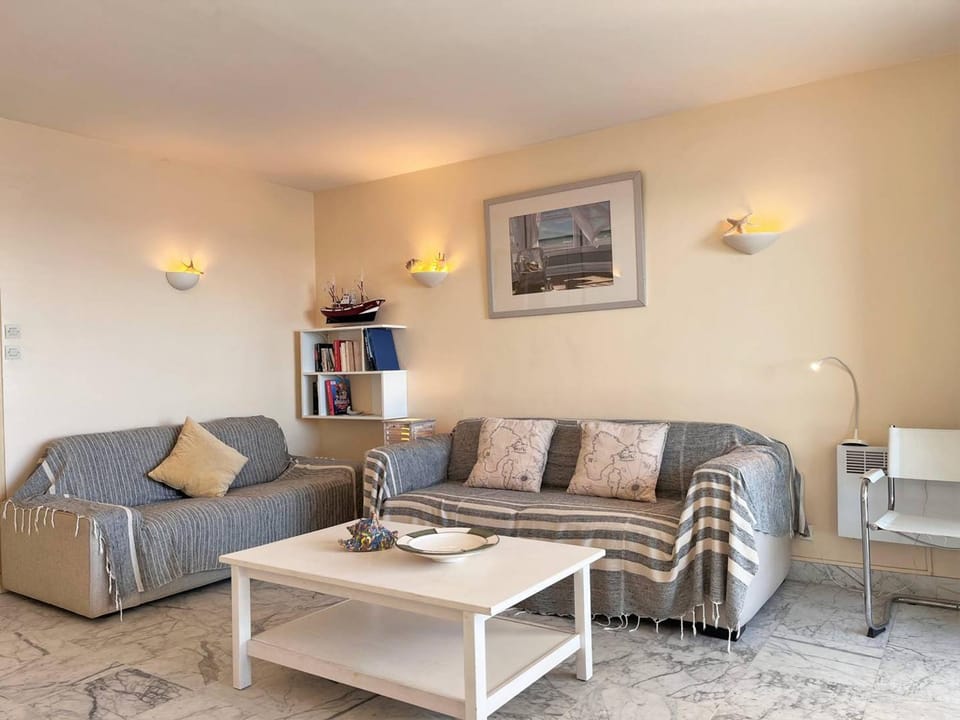 Appartement 2 pièces avec vue mer, plage à Cavalière - FR-1-251-434 Apartment in Le Lavandou