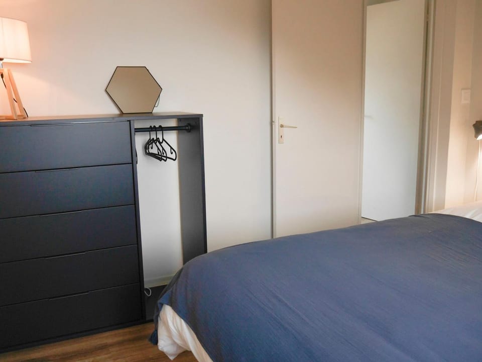 Appartement rénové face à la plage avec vue mer et WIFI - FR-1-418-214 Apartment in Brittany