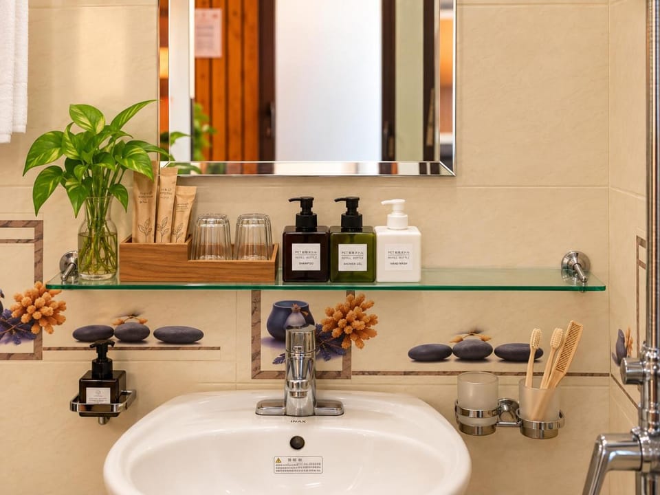 Shower, Toilet