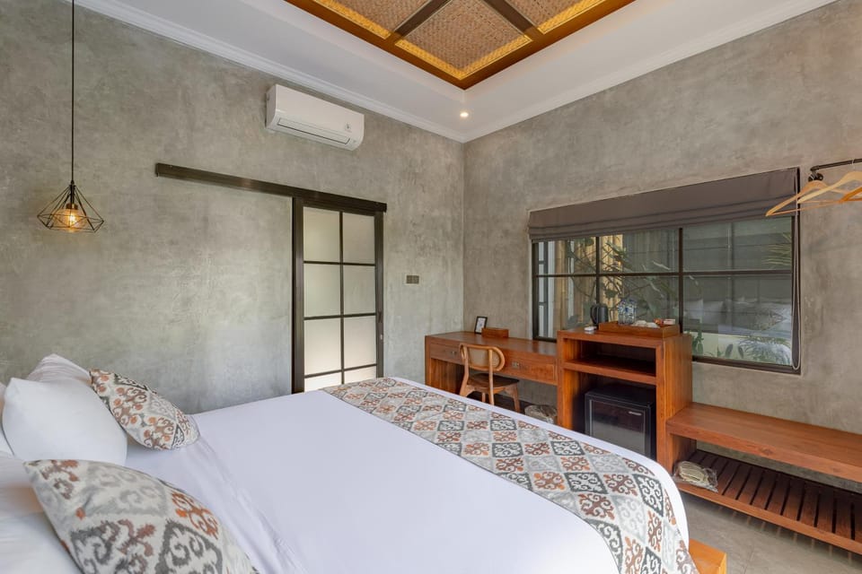 Bed, Photo of the whole room, Bedroom, air conditioner
