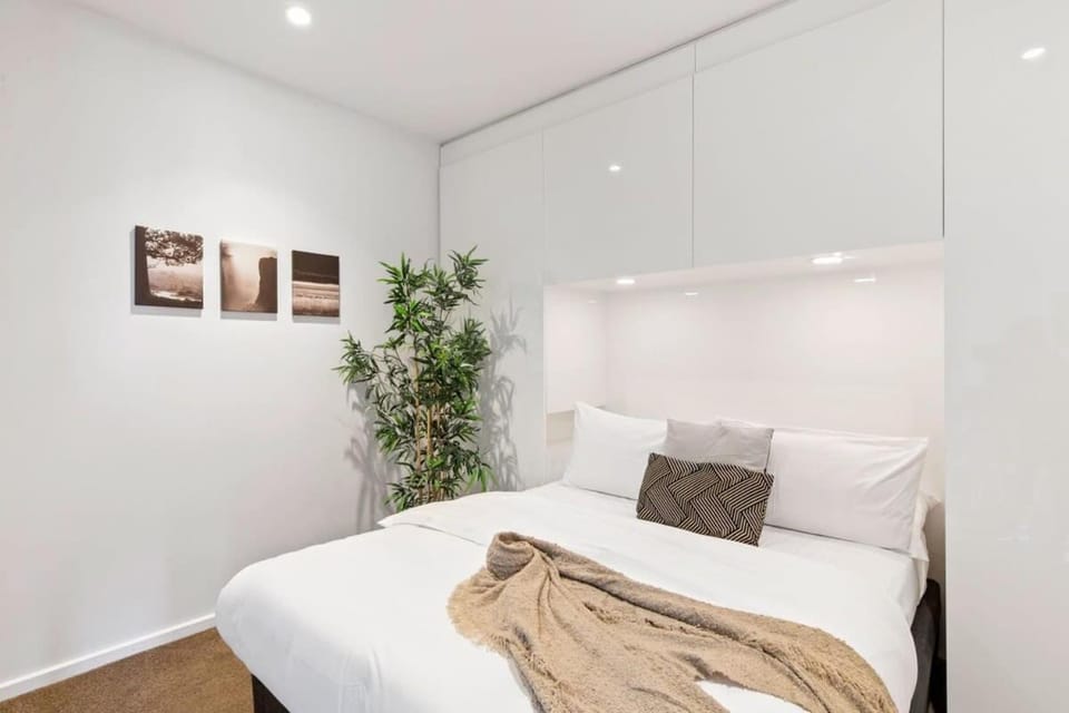 A Cozy 2BR Apt with Yarra Views FREE Parking Apartment in Southbank