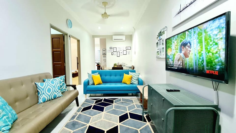 Communal lounge/ TV room, TV and multimedia, Living room, Seating area, Evening entertainment