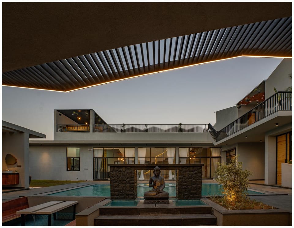 Property building, Restaurant/places to eat, Balcony/Terrace, Pool view, Swimming pool