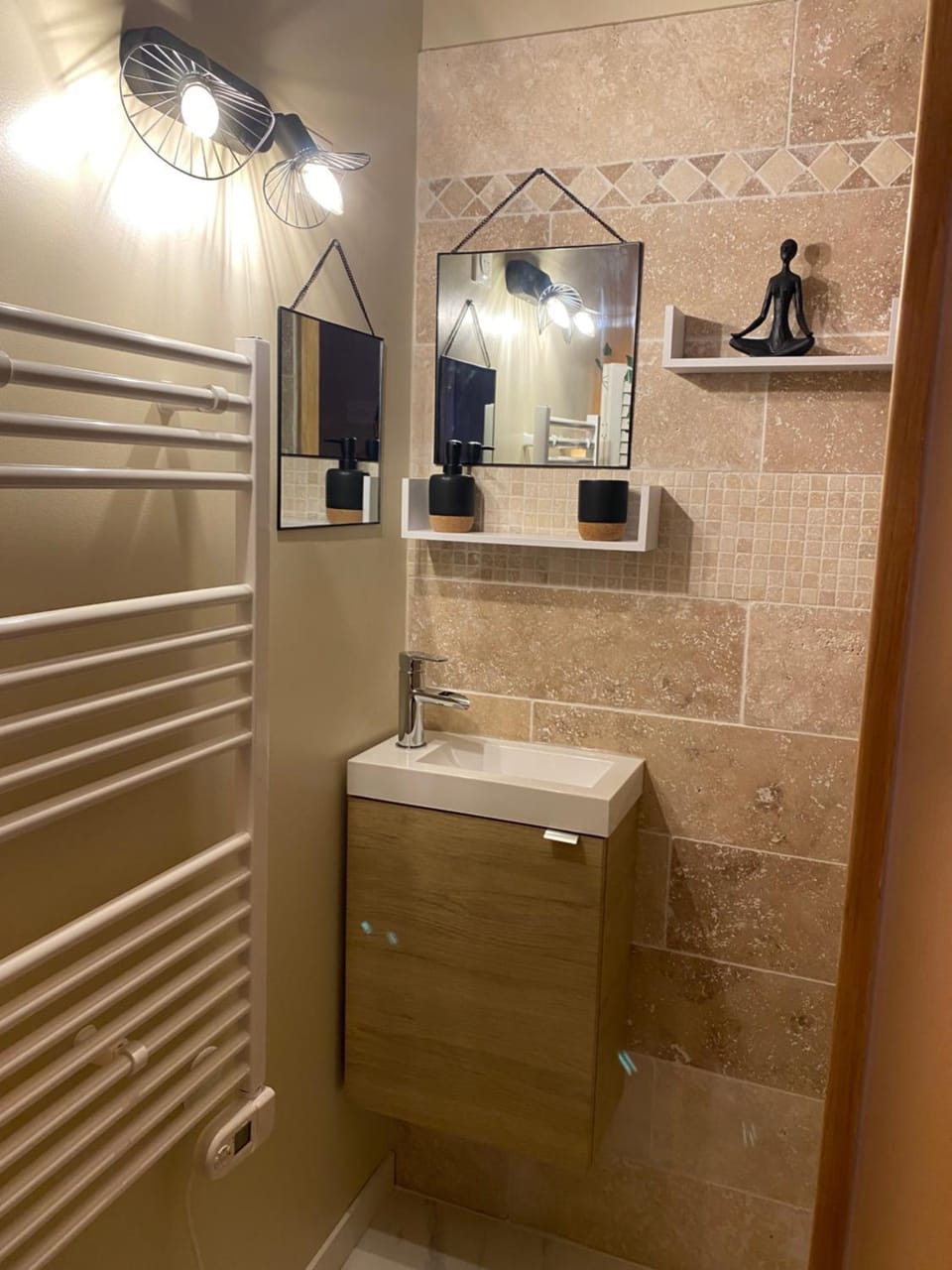 Shower, Bathroom, Internal: Not applicable to any particular room